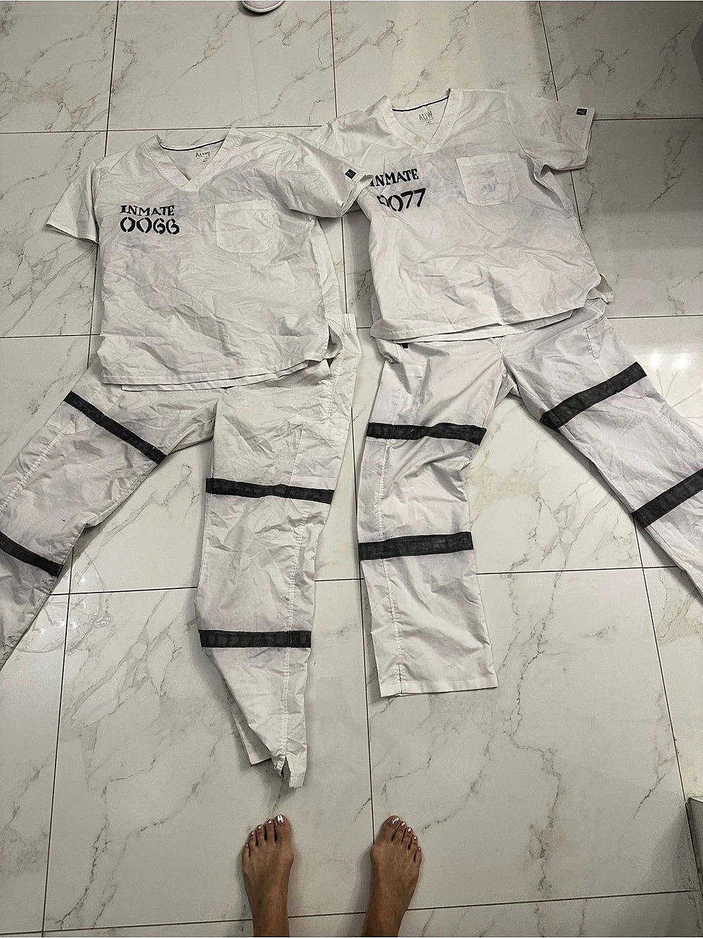 2 adult Men White Size Medium Halloween costumes prisoner